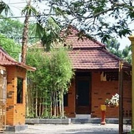 Hotel Cendrawasih Jembel Extérieur photo