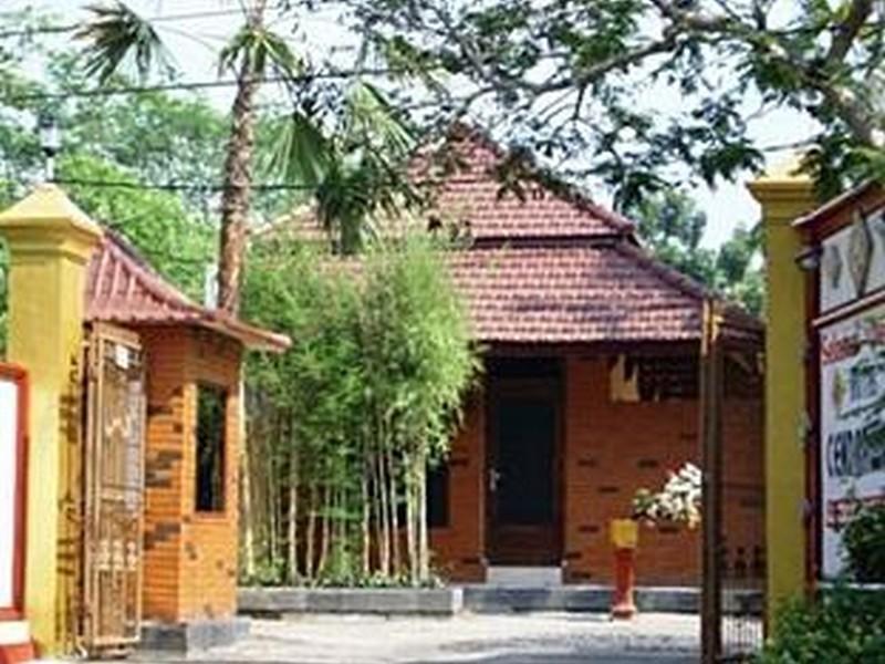 Hotel Cendrawasih Jembel Extérieur photo